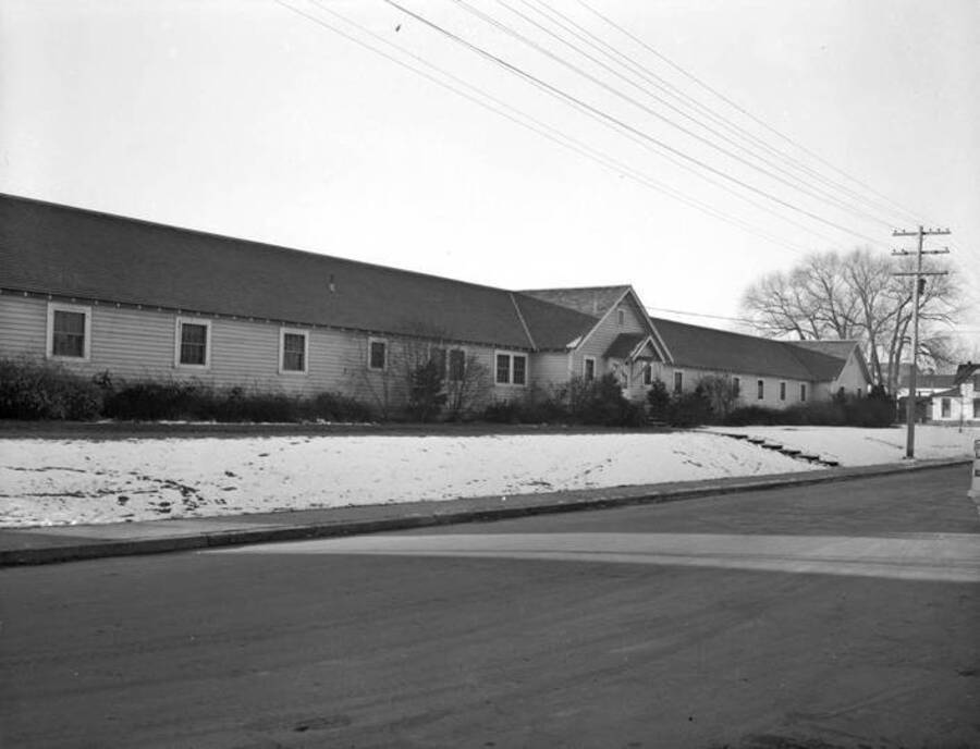 1950 photograph of Campus Club. View from the street . [PG1_072-09]