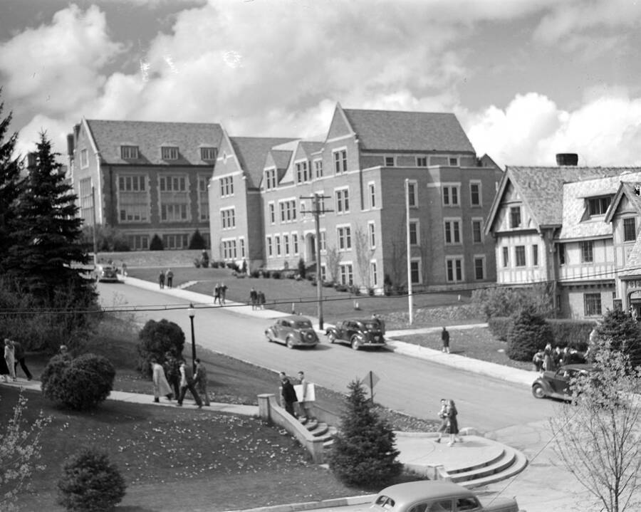1945 photograph of Infirmary. View of Hello Walk and students. [PG1_074-33]