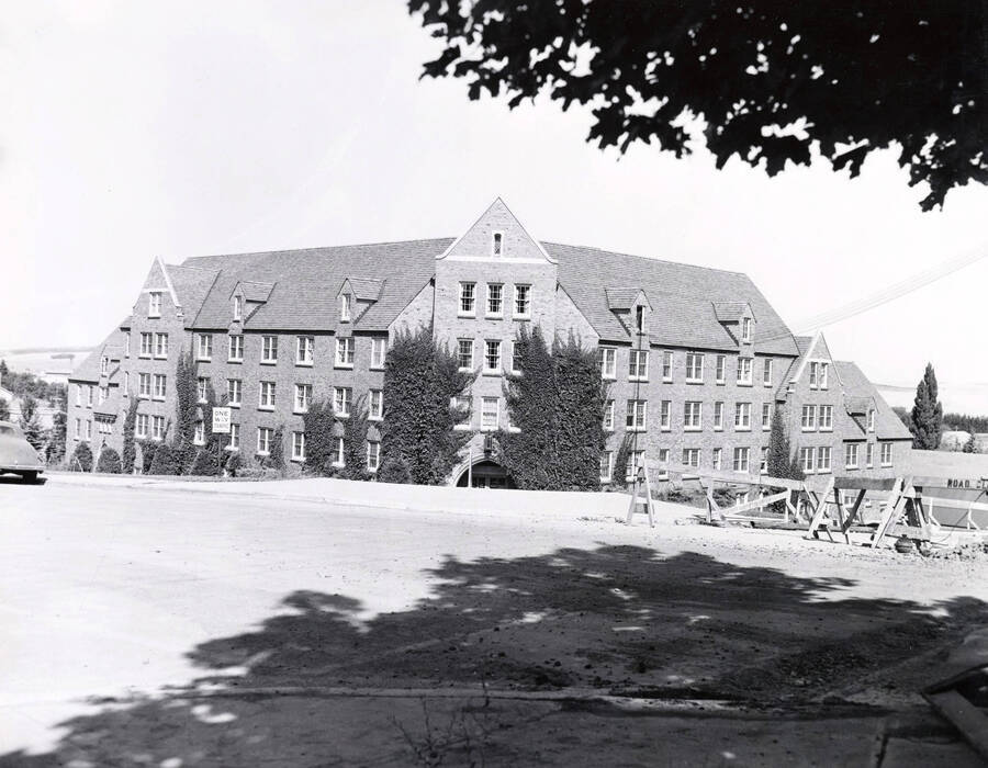 Willis Sweet Hall, University of Idaho. [75-6]