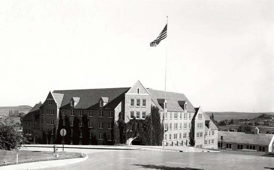 Willis Sweet Hall, University of Idaho. [75-8]
