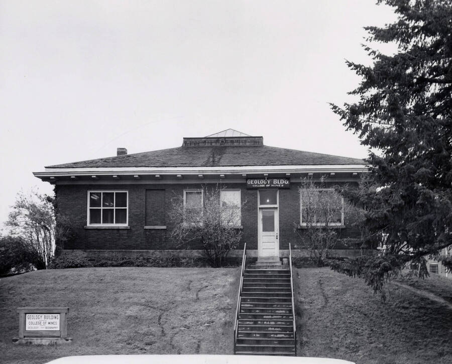 1958 photograph of Geology Building. [PG1_086-05a]