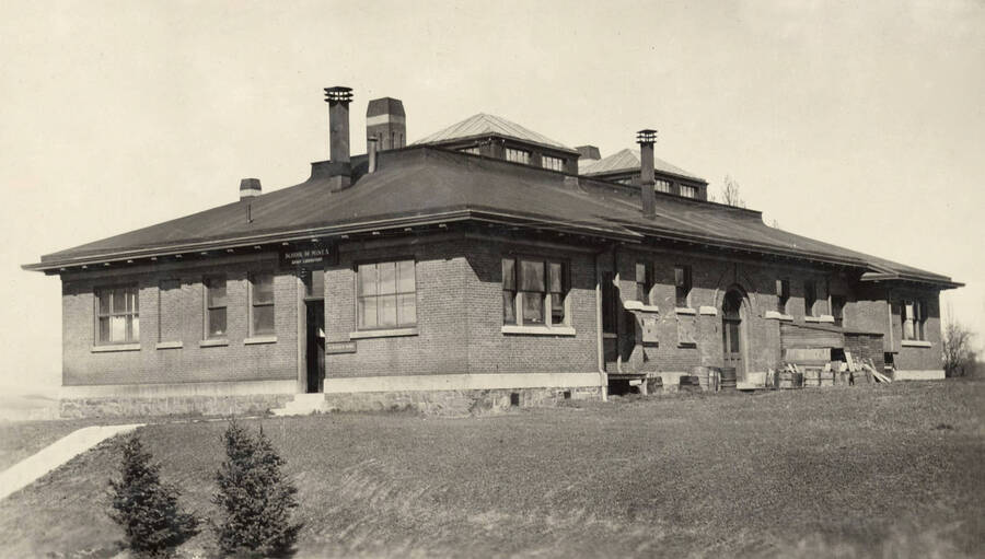 1919 photograph of Geology Building. [PG1_086-02]