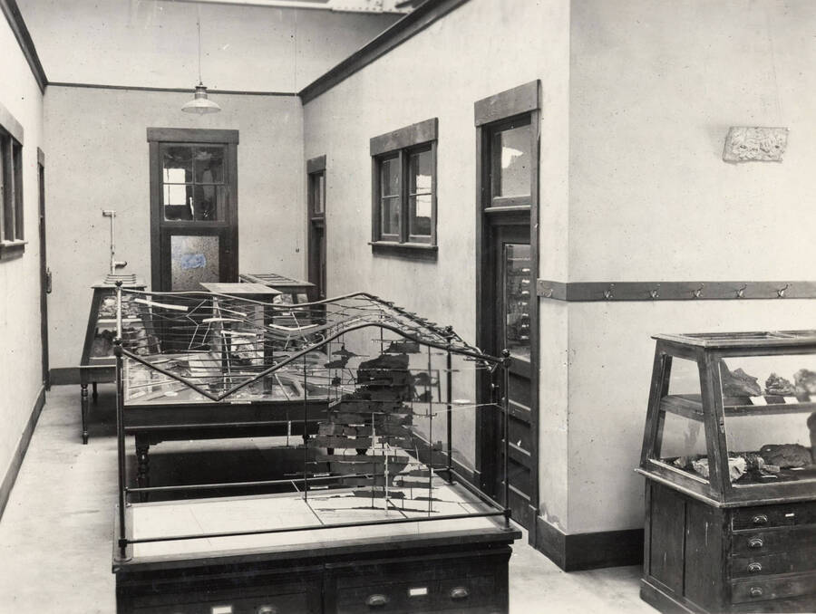1923 photograph of Geology Building. Exhibits displayed in the Geological museum. [PG1_086-06]