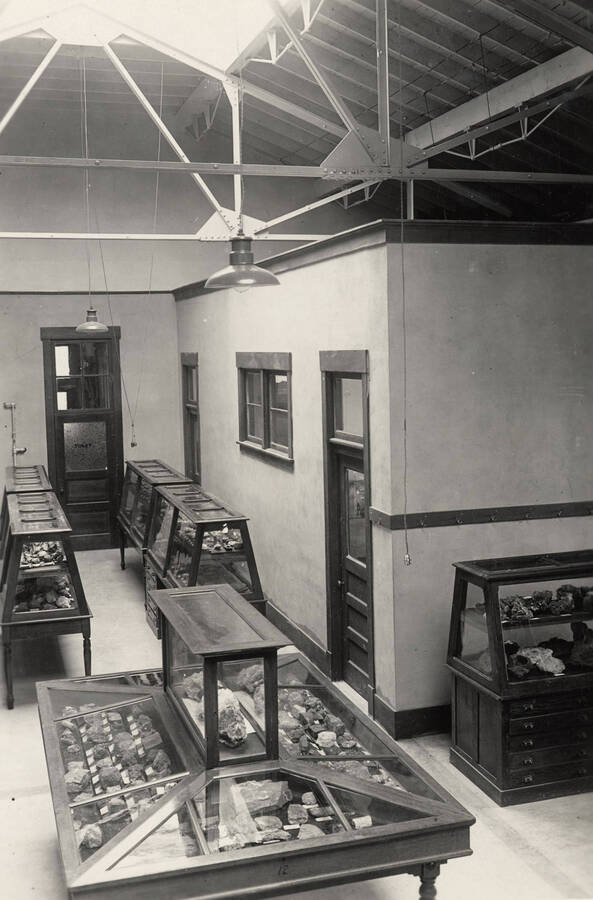 1925 photograph of Geology Building. Exhibits displayed in the Geological museum. [PG1_086-07]