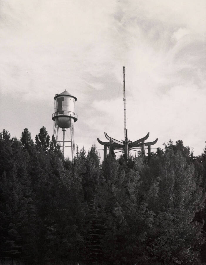 I' Tank, University of Idaho. Construction, old tower at left. [89-1]