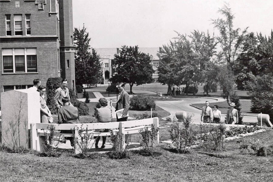 1946 photograph of Memorial Steps. Administration Building to the left. [PG1_097-02]
