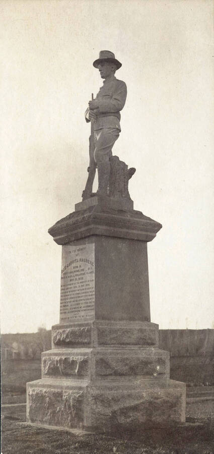 1900 photograph of Spanish American War Memorial. [PG1_099-10]