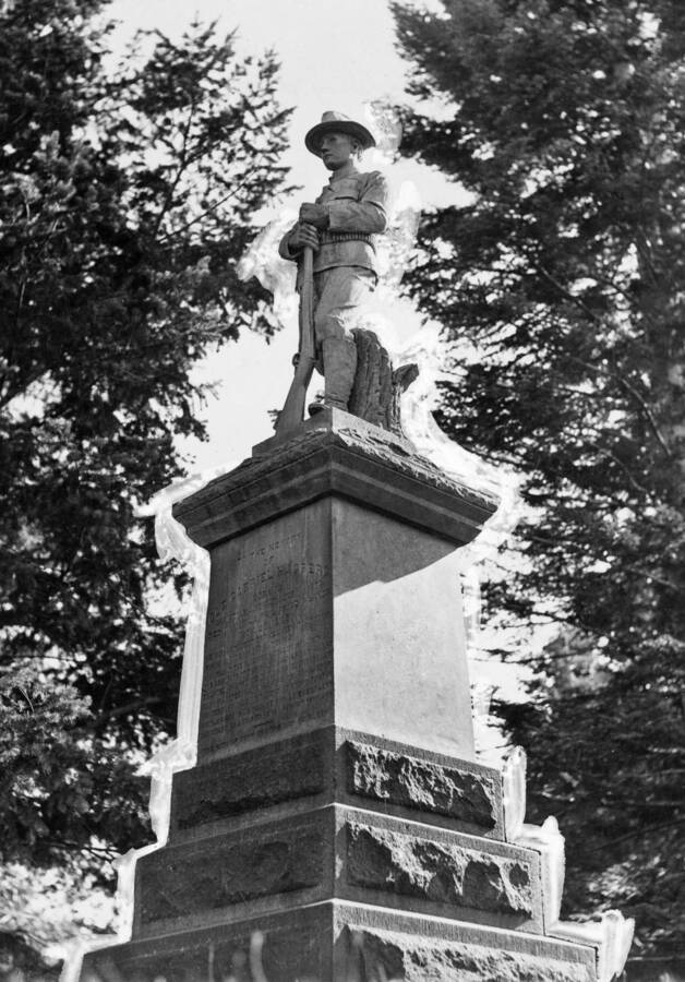 1924 photograph of Spanish American War Memorial. Trees in background. [PG1_099-03]