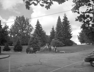 1948 photograph of the Hello Walk steps. Students in foreground.