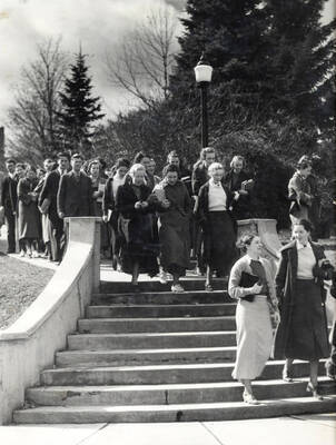 1944 photograph of the Hello Walk steps. Students on steps.