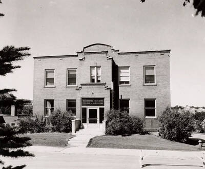 1950 photograph of Agronomy Building. Trees in foreground.
