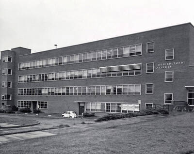 1952 photograph of Agricultural Science Building.