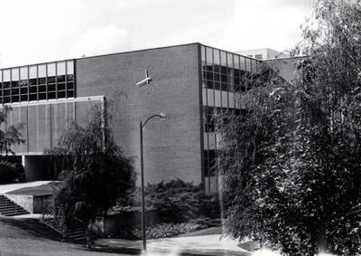 1986 photograph of the Library.