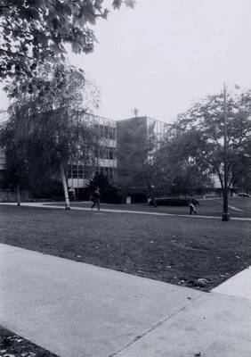1986 photograph of the Library.