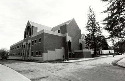 1990 photograph of Life Sciences building addition. Student crosses street.