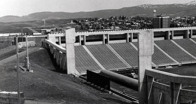 1975 photograph of the Kibbie-ASUI Activity Center under construction. Theophilus Tower in background. Donor: U of I Alumni Office.