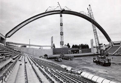 1975 photograph of the Kibbie-ASUI Activity Center under construction. Large cranes in foreground. Donor: U of I Alumni Office.