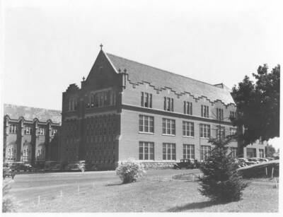 1948 photograph of the Library. Library was a part of the Administration building until the new Library was built in the 1950s. Automobiles in foreground.