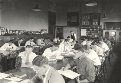 1927 photograph of College of Forestry. Students studying in the Dendrology Laboratory.