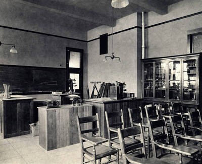 1940 photograph of College of Engineering. An empty classroom in the College of Engineering.