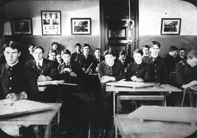 1902 photograph of College of Engineering. Drafting class including 2nd from left: Clarence Mills Edgett; center: Fred H. McConnell.