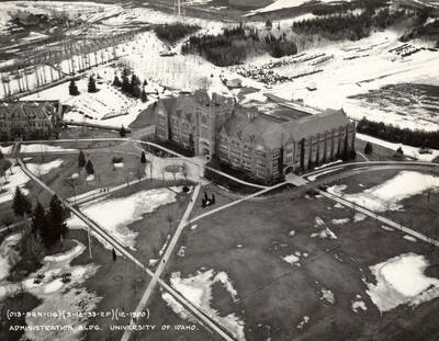 1933-03-12 photograph of University of Idaho campus. Aerial view shows Administration building and lawn. Donor: Publications Dept.