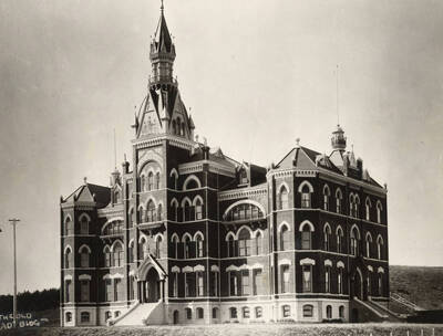 1905 photograph of Administration Building.