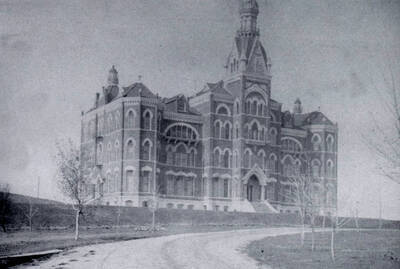 1903 photograph of Administration Building. Donor: Claire Stevenson.