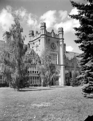 1930 photograph of Administration Building. View from the street.