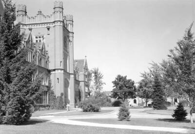 1930 photograph of Administration Building. Students walk to class.