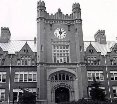 1969-04-01 photograph of Administration Building Note Mickey Mouse face on clock. Donor: U of I Alumni Office.