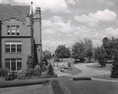1952 photograph of Administration Building. View of students walking to class. Donor: Publications Dept.