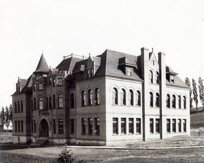 1903 photograph of Engineering Building also known as the School of Mines.
