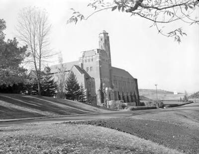 1935 photograph of Memorial Gymnasium. Grandstand in the background.