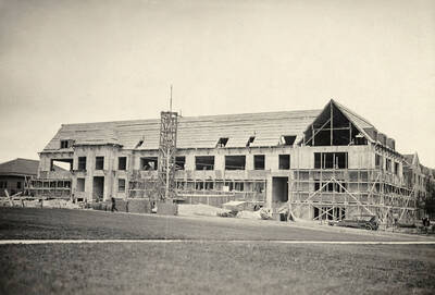 1924-10-02 photograph of Science Hall Renamed Life Sciences Building in 1964. View of construction.