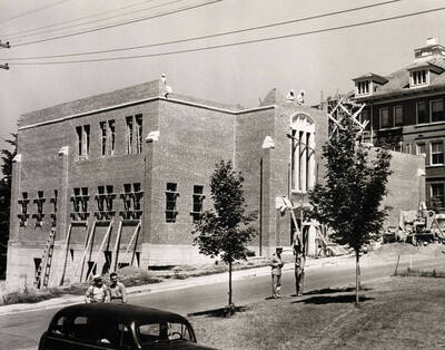 1942-07-21 photograph of Dairy Science Building l-r: Fred Skog and Robert Greene are standing at the rear of the automobile.