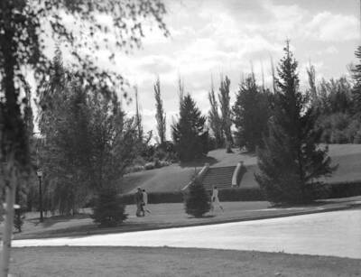 1950 photograph of the Memorial Steps. Students in background.