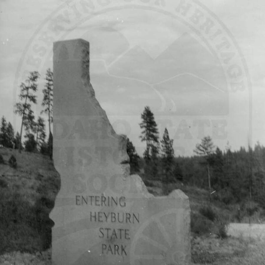 Idaho-shaped stone sign with the words, 'Entering Heyburn State Park'