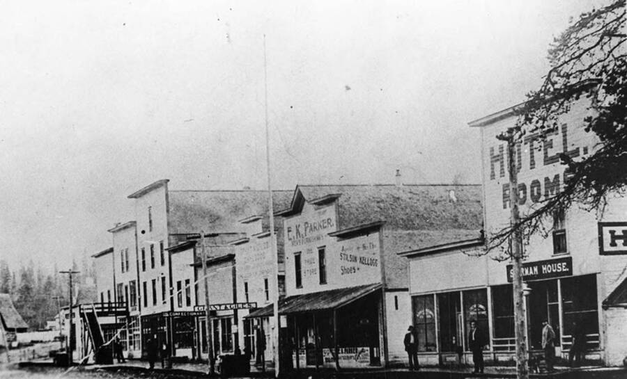 Bovill Main Street, lined with stores, before the fire of 1914.
