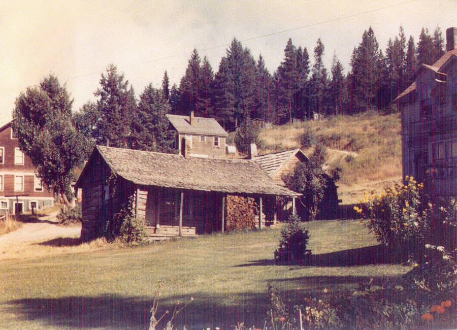 The Warren Cabin, located next to the Bovill Hotel, surrounded by trees.