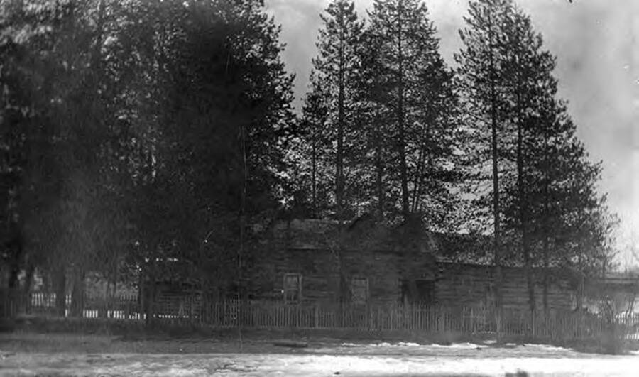 Warren Cabin at the Meadow, surrounded by trees.
