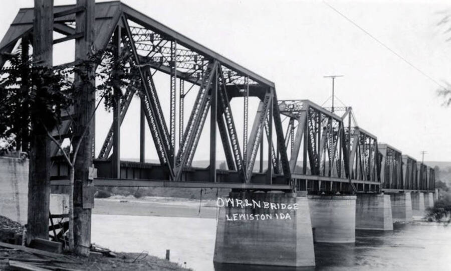 O.W.R. & N. Bridge. Lewiston, Idaho.
