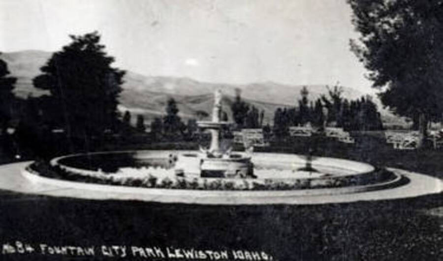 Fountain at Lewiston City Park. Lewiston, Idaho.