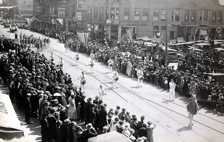 Parade to celebrate the coming of the Union Pacific Railroad main line to Boise