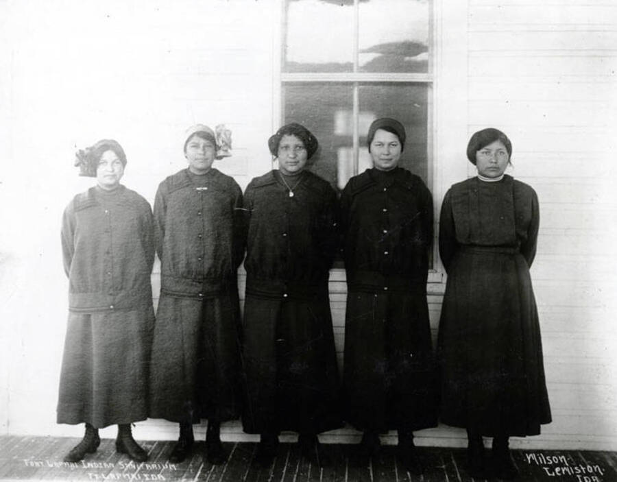 Group of ladies. Fort Lapwai Indian Sanitarium. Idaho.