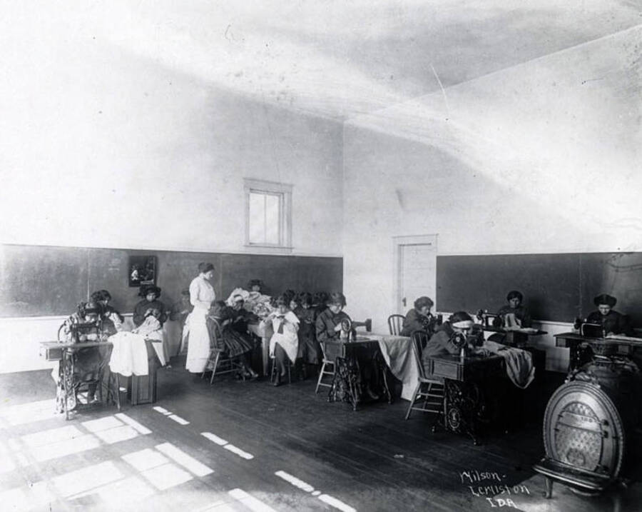 Sewing class. Fort Lapwai Indian Sanitarium. Idaho.