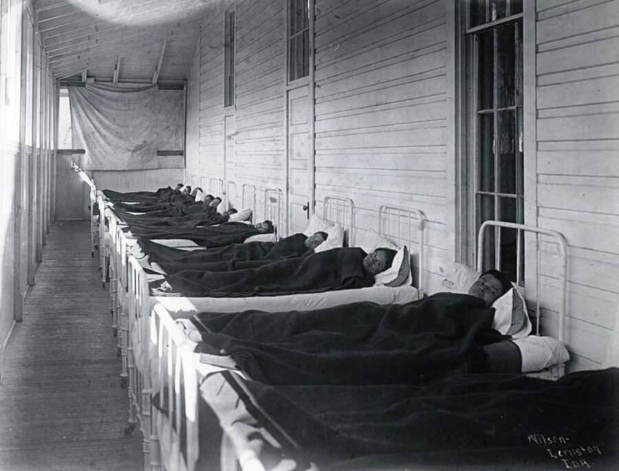 Patients on the sleeping porch. Fort Lapwai Indian Sanitarium. Idaho.