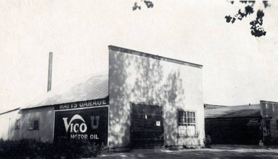 Advertising on side of building 'Walls Garage. Vico U Motor Oil'