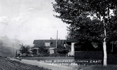 On the boulevard looking east. Lewiston, Idaho.