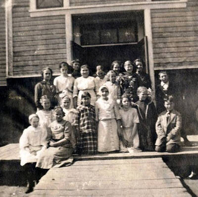 Group picture of upper grades at Peck, Idaho school.